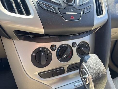 Used 2012 Ford Focus SE FWD image 17