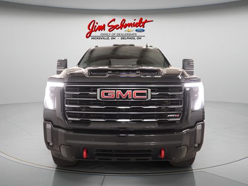 Used 2024 GMC Sierra 2500 AT4 w/ Technology Package AWD/4WD image 3