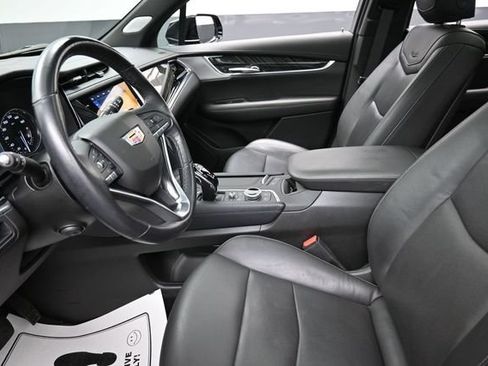 Used 2025 Cadillac XT6 Premium Luxury FWD image 16