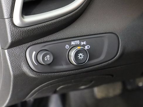 Used 2019 Chevrolet Trax LT w/ LT Convenience Package FWD image 22