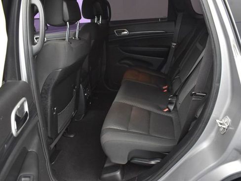 Used 2020 Jeep Grand Cherokee Laredo image 18