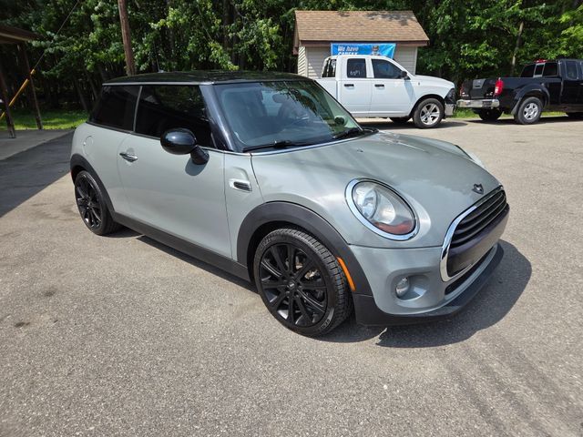 Used 2017 MINI Cooper 2-Door Hardtop FWD image 8