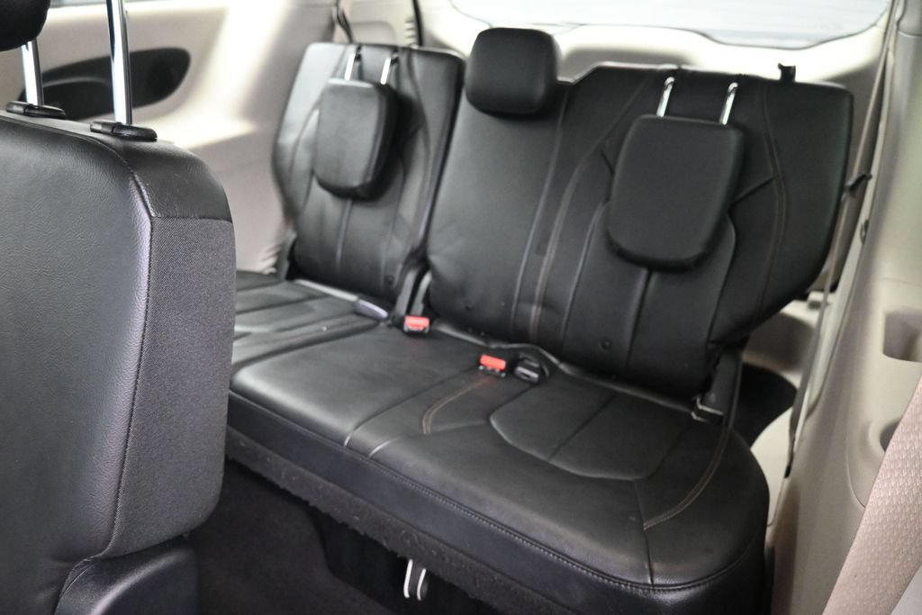 Used 2020 Chrysler Pacifica Touring-L Plus FWD image 21