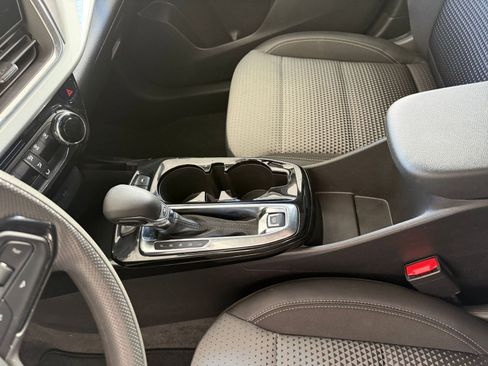 Used 2025 Chevrolet Trax LT image 41