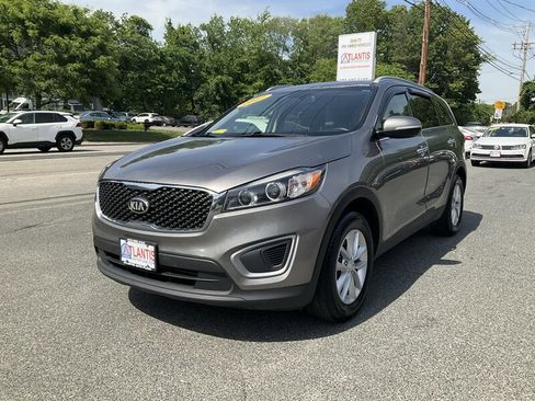 Used 2017 Kia Sorento AWD w/ LX Convenience Package image 1