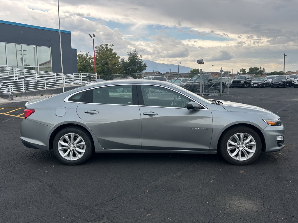 Used 2024 Chevrolet Malibu LT FWD image 2