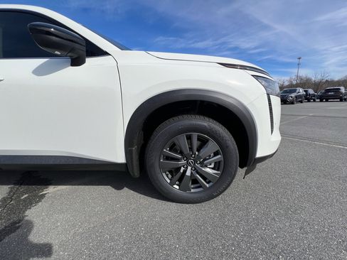 New 2026 Nissan Pathfinder SV image 13