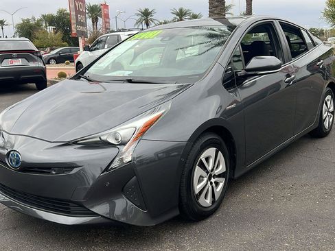 Used 2018 Toyota Prius Three image 3