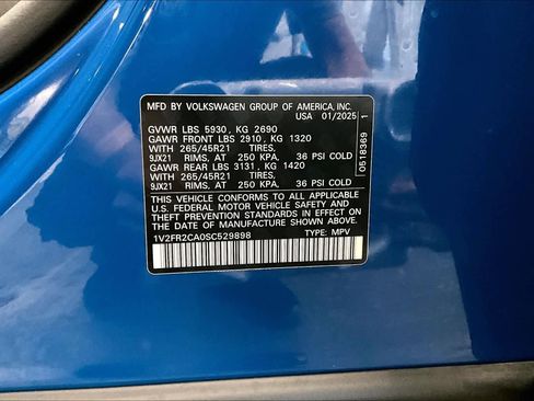 Used 2025 Volkswagen Atlas SEL Premium R-Line image 34