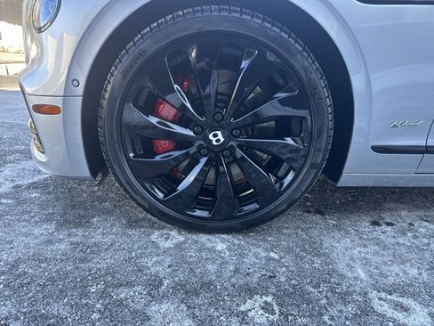 Used 2022 Bentley Flying Spur Plug-In Hybrid image 6