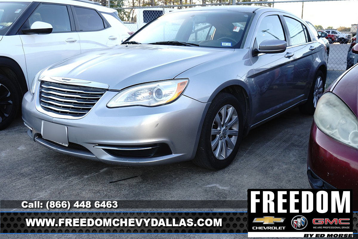 Used 2013 Chrysler 200 Touring FWD image 3