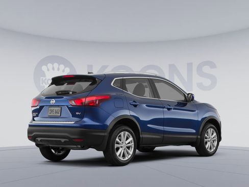 Used 2017 Nissan Rogue SV image 4