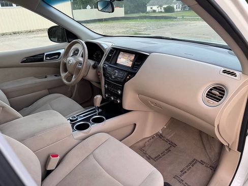 Used 2014 Nissan Pathfinder SV image 19