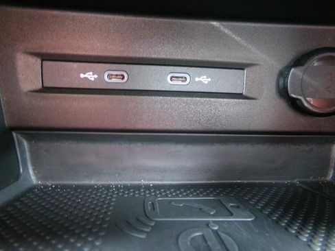 Used 2023 Volkswagen Taos SE image 29