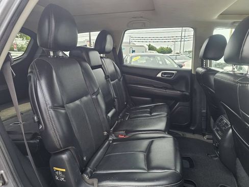 Used 2017 Nissan Pathfinder Platinum AWD/4WD image 30