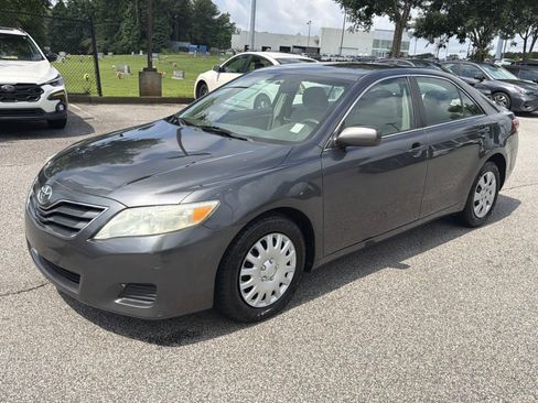 Used 2010 Toyota Camry LE FWD image 3