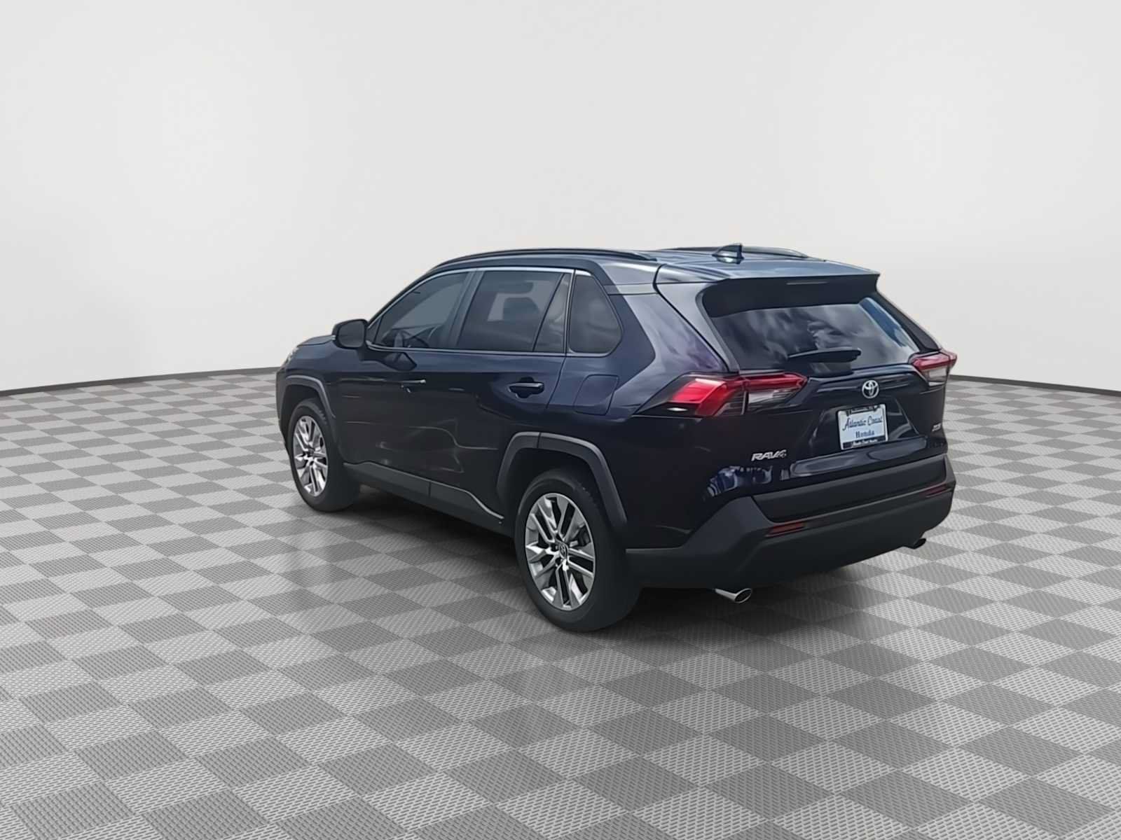 Used 2021 Toyota RAV4 XLE Premium FWD image 7