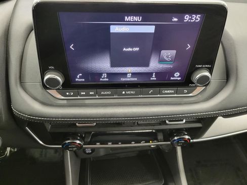 Used 2025 Nissan Rogue SV image 8