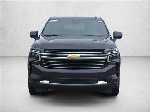 Used 2024 Chevrolet Suburban LT RWD image 2