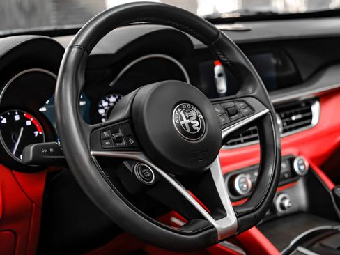 Used 2018 Alfa Romeo Stelvio Ti AWD/4WD image 14