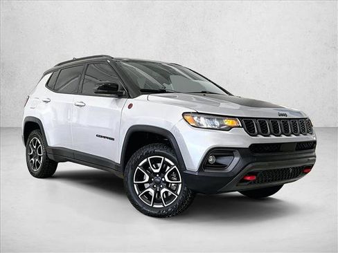 Used 2024 Jeep Compass Trailhawk AWD/4WD image 12