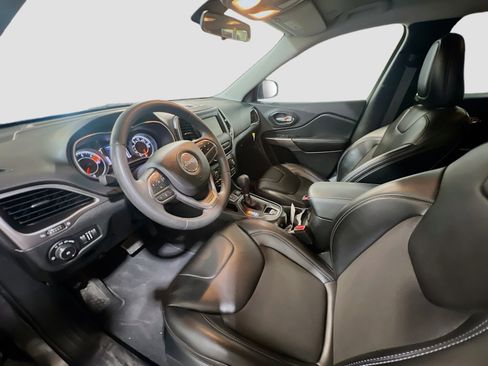 Used 2020 Jeep Cherokee Latitude Plus image 14