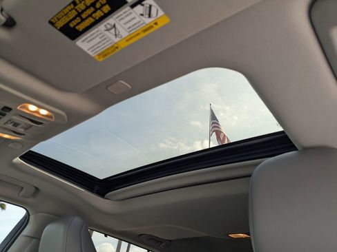 Used 2023 Toyota Highlander XLE image 19