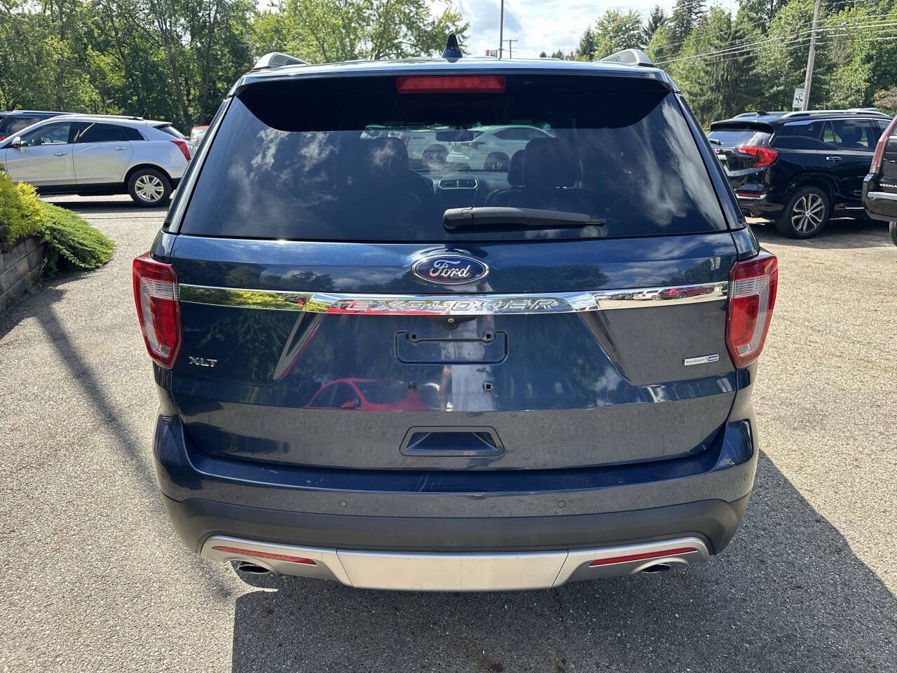 Used 2016 Ford Explorer XLT w/ Equipment Group 202A AWD/4WD image 5
