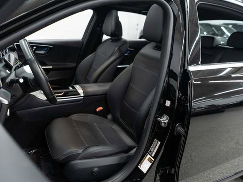 Used 2025 Mercedes-Benz C 300 4MATIC Sedan image 9