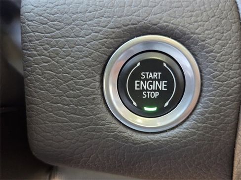 Used 2022 GMC Yukon XL Denali image 31