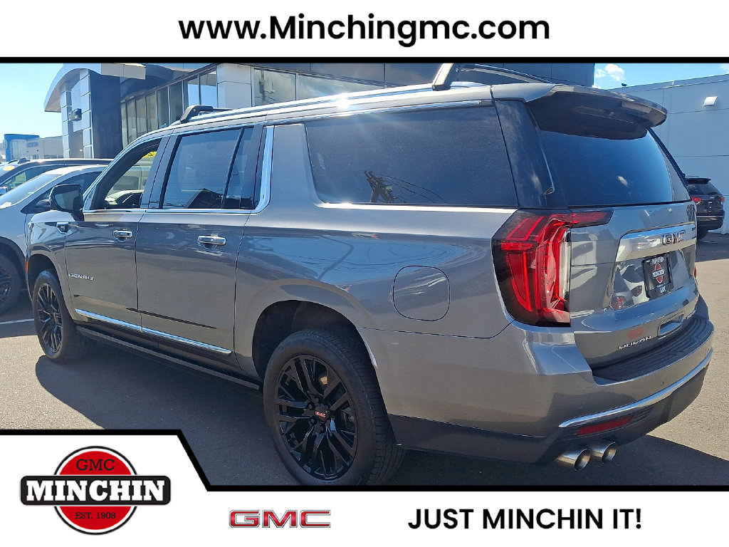 Used 2022 GMC Yukon XL Denali w/ Denali Premium Package AWD/4WD image 4