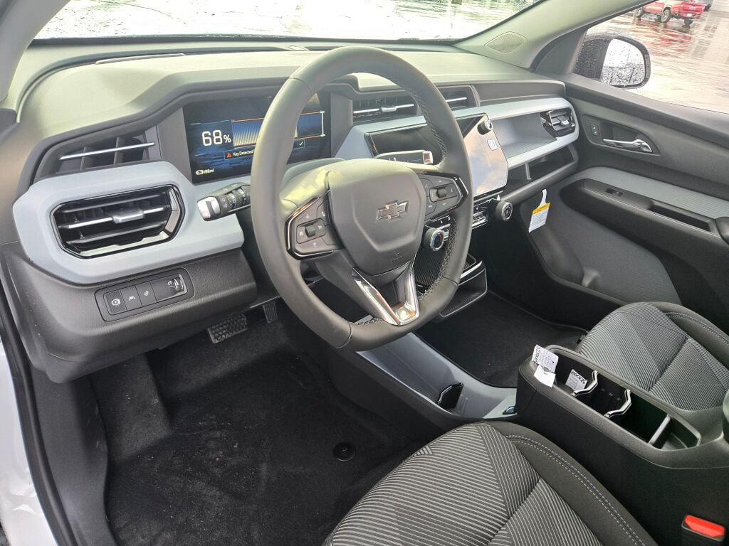 New 2027 Chevrolet Bolt LT w/ Comfort Package FWD image 17
