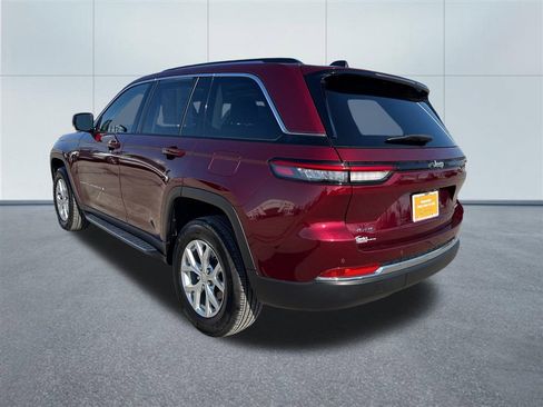 Used 2023 Jeep Grand Cherokee Limited image 3