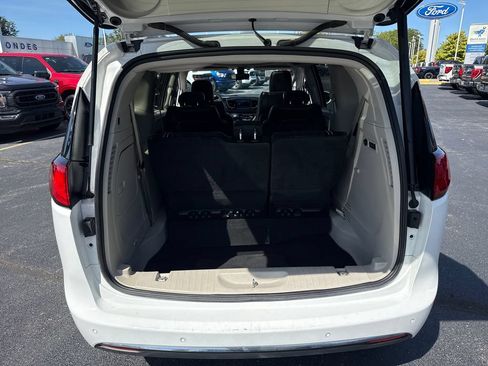 Used 2018 Chrysler Pacifica Limited FWD image 13