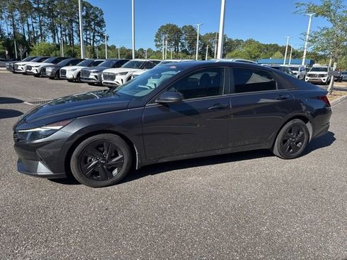 Used 2022 Hyundai Elantra SEL FWD image 14