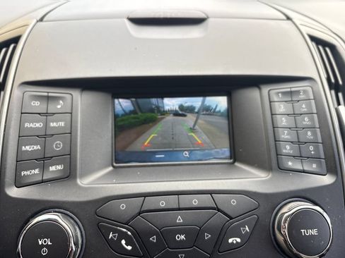 Used 2018 Ford Edge SE FWD image 16