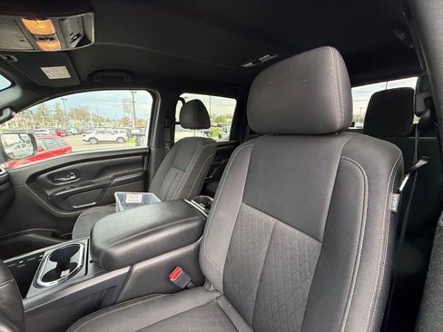 Used 2018 Nissan Titan SV w/ SV Convenience Package image 14