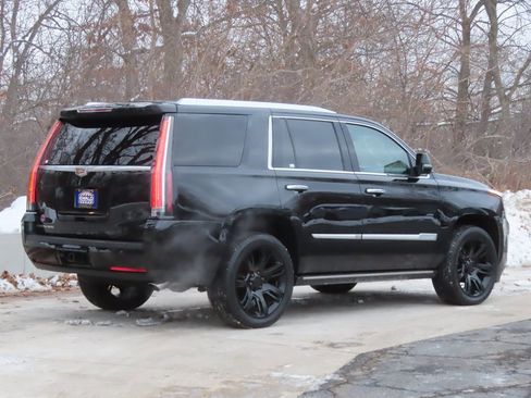 Used 2019 Cadillac Escalade Premium Luxury image 3