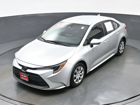 Used 2025 Toyota Corolla LE FWD image 34