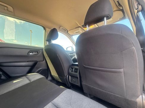 Used 2025 Nissan Rogue SV FWD image 31