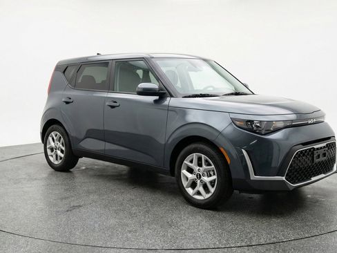 Used 2025 Kia Soul LX w/ LX Technology Package FWD image 1