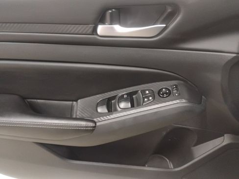 Used 2024 Nissan Altima 2.5 SV image 16