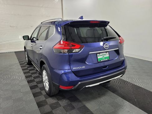 Used 2017 Nissan Rogue SV w/ Sun & Sound Touring Package AWD/4WD image 5