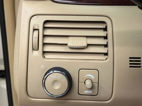 Used 2011 Buick Lucerne CX image 29