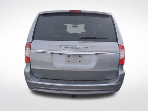 Used 2015 Chrysler Town & Country Touring w/ Driver Convenience Group image 3