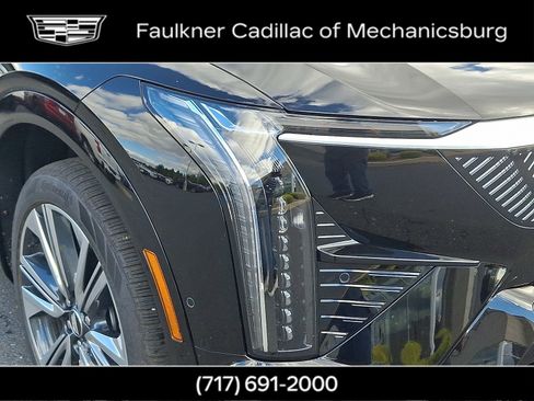 New 2025 Cadillac Optiq Luxury 2 image 10