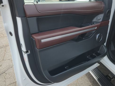 Certified 2024 Ford Expedition Limited image 24