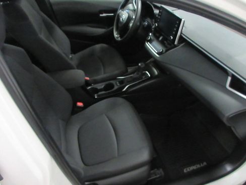 Used 2021 Toyota Corolla LE FWD image 9