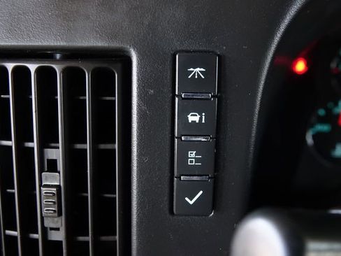 Used 2017 GMC Savana 2500 image 50