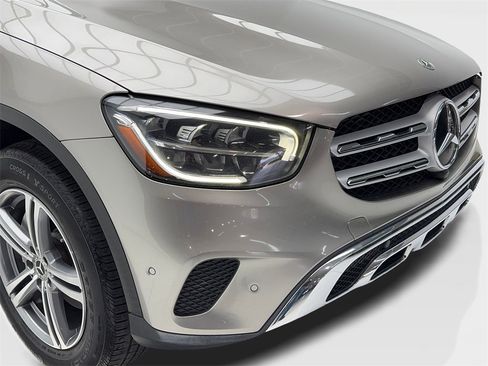 Used 2021 Mercedes-Benz GLC 300 image 3